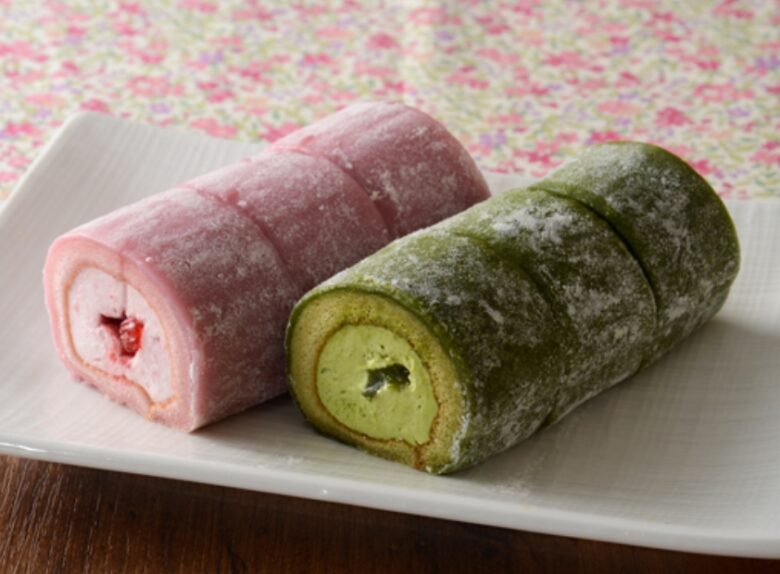 ローソンミニお餅で巻いたもち食感ロール(いちご＆抹茶)